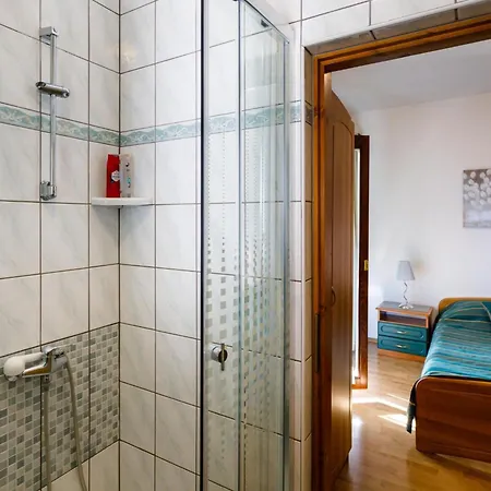 Sunny And Sleek Krk With Balcony Gasthof 3*