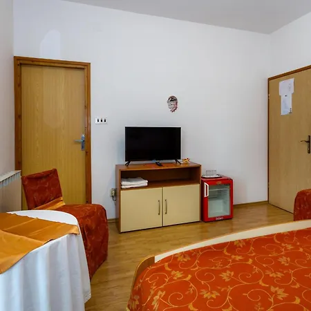 Sunny And Sleek Krk With Balcony Krk Town
