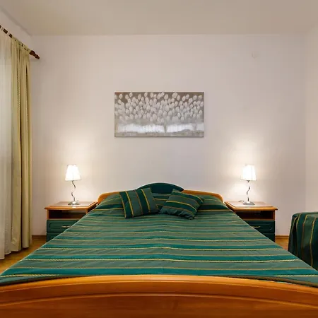 Pensionat Sunny And Sleek Krk With Balcony *
