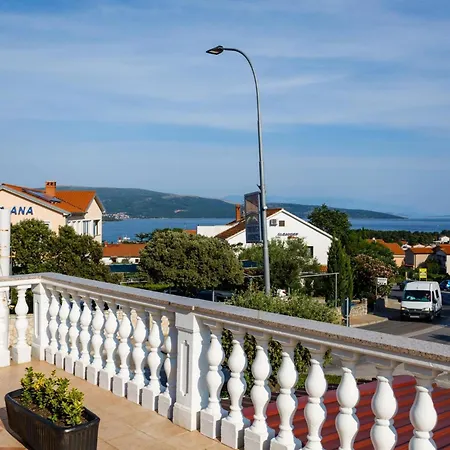Pensionat Sunny And Sleek Krk With Balcony Krk Town