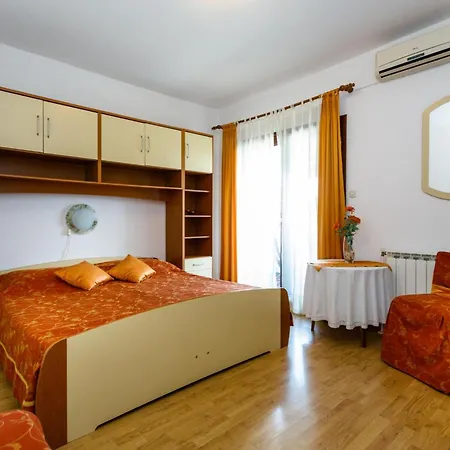 Sunny And Sleek Krk With Balcony Krk Town